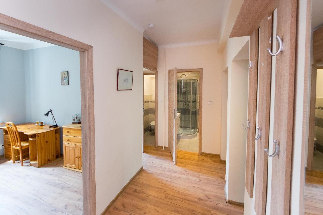 3-Bedroom Flat In City Center P4You Pl Krakau Exterior foto